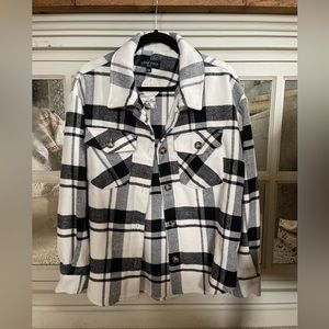 Love Tree Womens Black and White Plaid Flannel Shacket Size Small